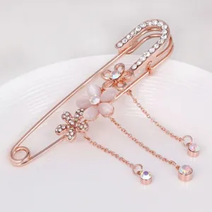 Roségold Sicherheitsnadel Brosche mit Strass und Opal Blumen. Elegantes Schal Clip Schmuck.