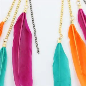 Kleurrijke veren kwast lange oorbellen boho strand vakantie stijl sieraad detail