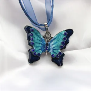 Retro strass druppelolie kleurrijke vlinder legering hanger ketting voor dames mode leuk.