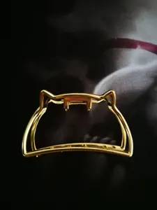 Pinza de pelo de gato dorada de metal clip geometrico hueco para el estilo diario.