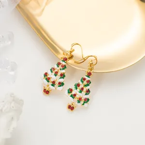 Eleganti orecchini a forma di albero di Natale con strass rossi e smalto verde festivi