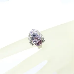 Prachtige paarse kristallen strass statement ring met zilveren metalen band voor mode sieraden