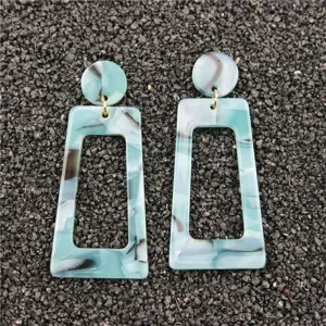 Chique blauwe marmer acryl geometrische oorbellen, stijlvolle acetaat vierkante sieraden.