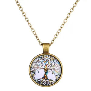 Antik bronzefarbene Lebensbaum Anhänger Halskette mit Glascabochon und feiner Gliederkette.