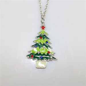 Kerstboom hanger ketting met kleurrijke strass-steentjes en ketting voor feestdagen.