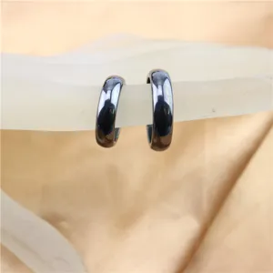 Minimalist magnetic ring for daily wear, smooth polished finish, sleek unisex jewelry style.