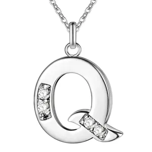 Zilveren letter Q hanger ketting versierd met sprankelende strass steentjes mode accessoire