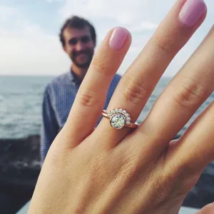 Elegante roségouden diamantring met uniek geometrisch maan ster design mode sieraden.