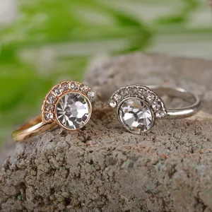 Set van glanzende strass geometrische waaierringen, elegante metalen maan kristallen ringen dames