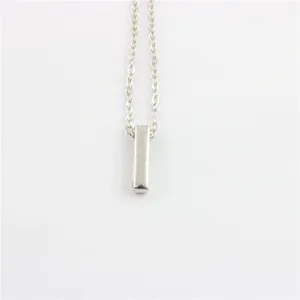Minimalistische zilveren verticale staaf hanger halsketting voor vrouwen, elegante mode sieraden.