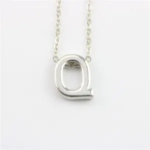 Zilverkleurige letter Q hanger ketting voor dames mode dagelijks minimalistisch sieraden.