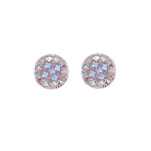 Ronde roze kristalen magneet broche clip gedetailleerd overzicht met iriserende strass.