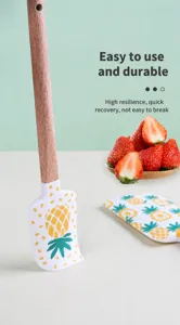 Spatule en silicone avec manche en bois et motif ananas, spatule de pâtisserie flexible.