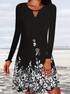 Vestido negro de manga larga con cuello en V y estampado floral para la playa casual.