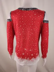 Rückansicht Detail des Weihnacht Langarmtops mit Schulterfrei und Schneeflockenmuster.