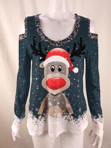 Detailansicht des weihnachtlichen Damen-Langarmtops mit Rentier- und Schneeflocken.