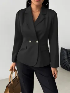 Elegante blazer cruzado de color sólido con solapa clásica y botones metálicos elegantes.