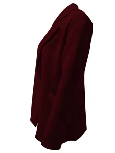 Bordeauxrode lange blazer zijaanzicht detail, elegante dames casual kantoor kleding.