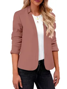 Vista dettagliata della giacca blazer cardigan elegante donna manica lunga tinta unita top.