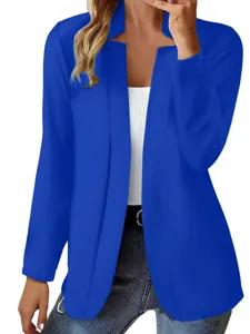 Dettaglio della giacca blazer da donna blu royal a maniche lunghe, aperta davanti, stile casual.