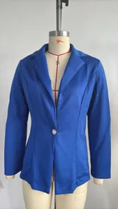 Elegantes Damen Blazer Detail in Blau, Tailliert mit Revers und Einem Knopf für Business.