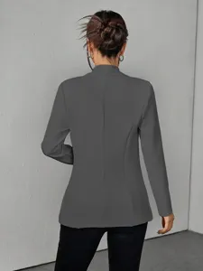 Rückansicht eines eleganten dunkelgrauen Damenblazers mit tailliertem Schnitt und langen Ärmeln.