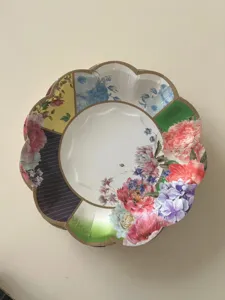 Vintage floral disposable paper plates, 17.5cm scalloped edge decorative party tableware.