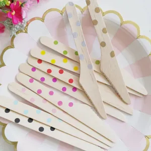 Disposable wooden knife set with colorful polka dots, 16cm eco-friendly party cutlery detail.