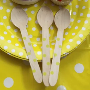 Disposable wooden spoons with colorful polka dots, perfect for parties and desserts, main view.
