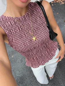Canotta smockata a quadri rosa estiva, top senza maniche aderente per donna casual.