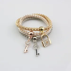 Moda Pulsera Elástica Multicapa Set Strass Cerradura Llave Colgante Tricolor Resina Cadena de Cuentas Pulsera de Dijes para Mujeres Niñas Joyería Regalo