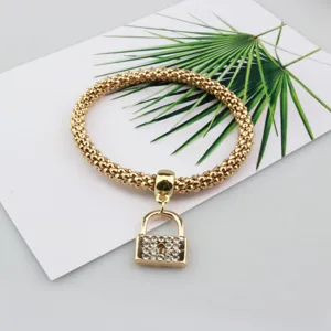 Pulsera elástica de cuentas doradas con colgante de candado de estrás, joyería de moda.