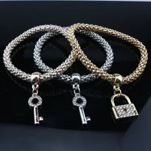 Set de pulseras strass llave candado, detalles de joyería cadena popcorn elástica de moda.