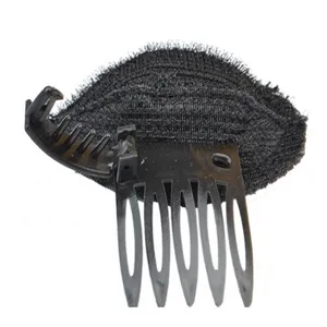 Vista ravvicinata dell'accessorio per acconciature con cuscinetto di volume per capelli.