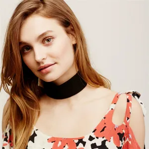 Vintage Gothic Wide Velvet Choker Necklace For Women Rhinestone Alloy Punk Collar Neckband Accessory Party Jewelry
