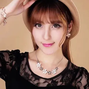 Elegant Korean style floral cat's eye stone necklace earrings bracelet jewelry set for women.
