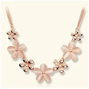 Korean Style Rose Gold Flower Cat Eye Stone Necklace For Women Alloy Rhinestone Daisy Pendant Clavicle Chain Jewelry Gift