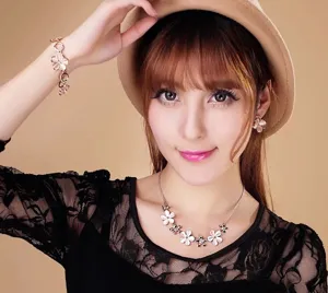 Korean style floral cat's eye daisy crystal necklace and bracelet set main view display.