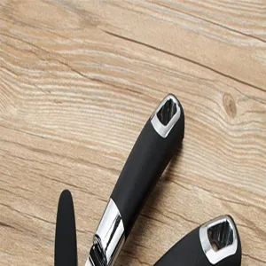 Edelstahl Multifunktions Dosenöffner Detailansicht mit ergonomischem Griff und Aufhängeloch.