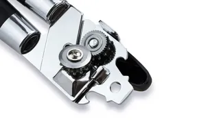 Edelstahl Dosenöffner Detailansicht mit scharfem Schneidrad und stabiler Metallgriffkonstruktion.