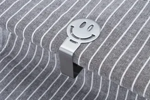 Morsetto per tovaglia in acciaio inox, simpatico design sorridente, supporto robusto.