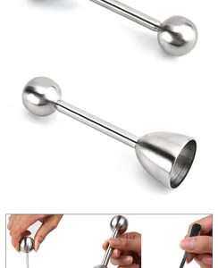 Gedetailleerd overzicht van de eiersnijder van roestvrij staal met duurzame metalen bal en snijder.