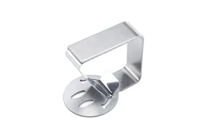 Dettaglio clip per tovaglia in acciaio inossidabile, supporto copritavola con ritaglio smiley.