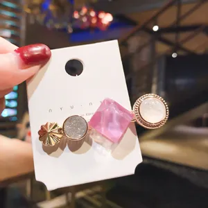 Pinza para el pelo coreana dulce color caramelo con dije multielemento para mujeres vista principal