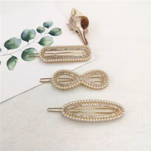 Detail of Korean style hair clips set with pearls and rhinestones, elegant gold metal side pin.