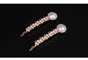 Pearl rhinestone side hair clips detail view, golden metal bobby pins for sweet hairstyles.