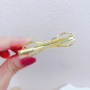 Detail view of a sparkling rhinestone gold hair clip, elegant side clip for sweet daily hairstyles.
