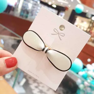 Korean style acrylic bow hair clip detail view, elegant side clip for women and girls daily wear.