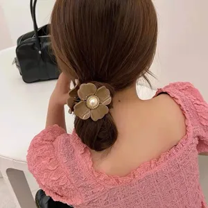 Cute acrylic flower hair claw clip with pearl center, perfect for daily sweet hair styling.