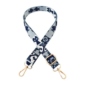 Blauwwitte kat bedrukte tasriem detail, verstelbare lengte met gouden hardware haken.